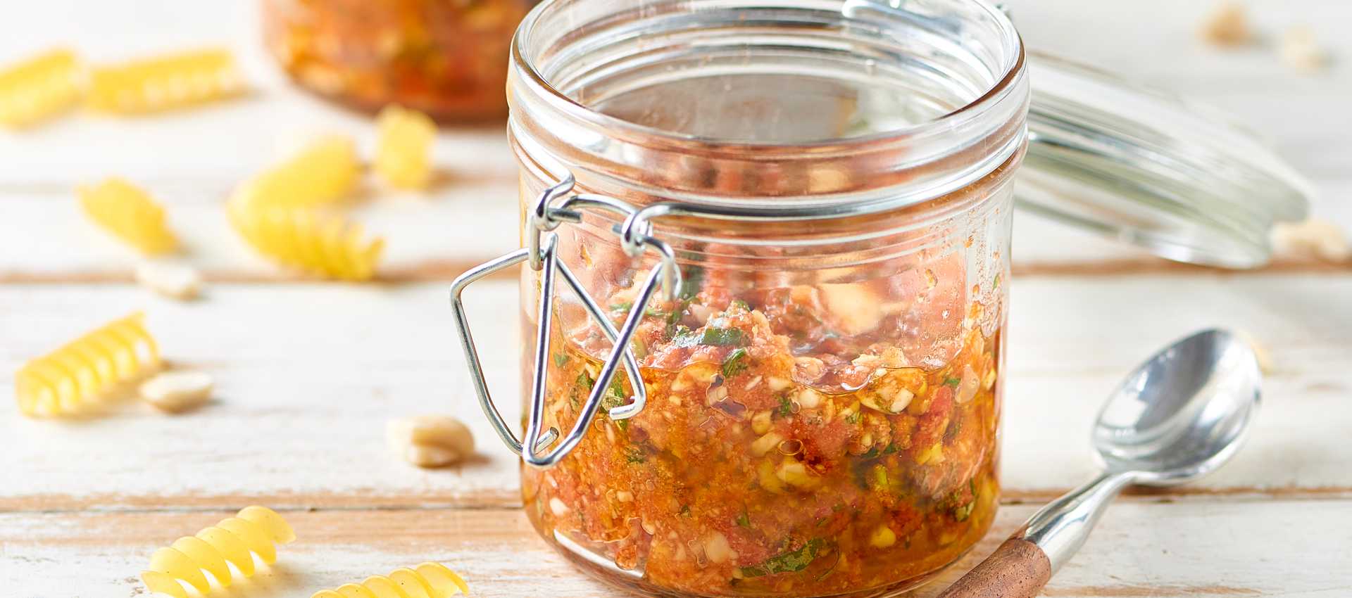 Pesto alle mandorle e doppio concentrato di pomodoro