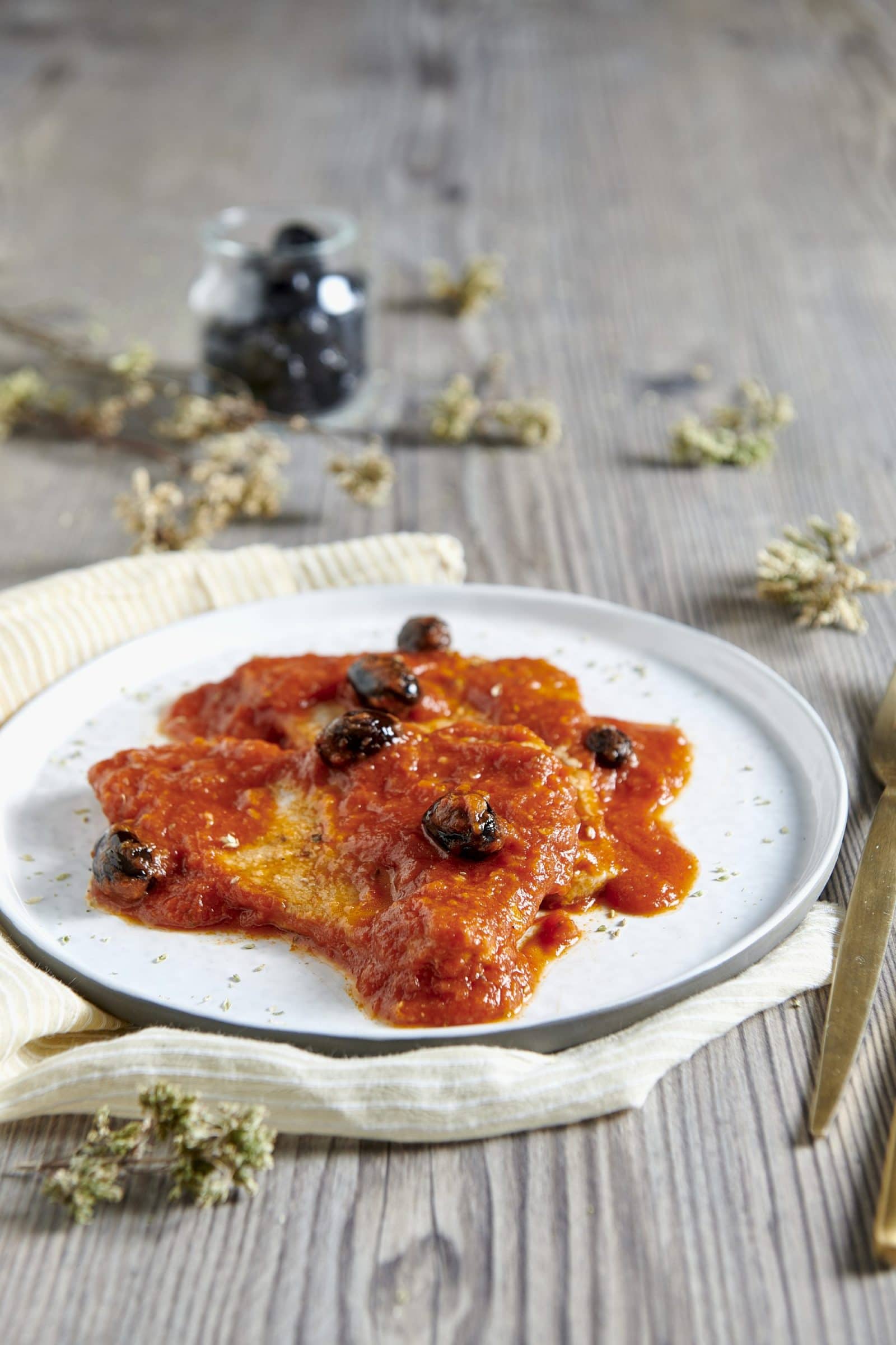 Fettine di vitello e olive alla pizzaiola