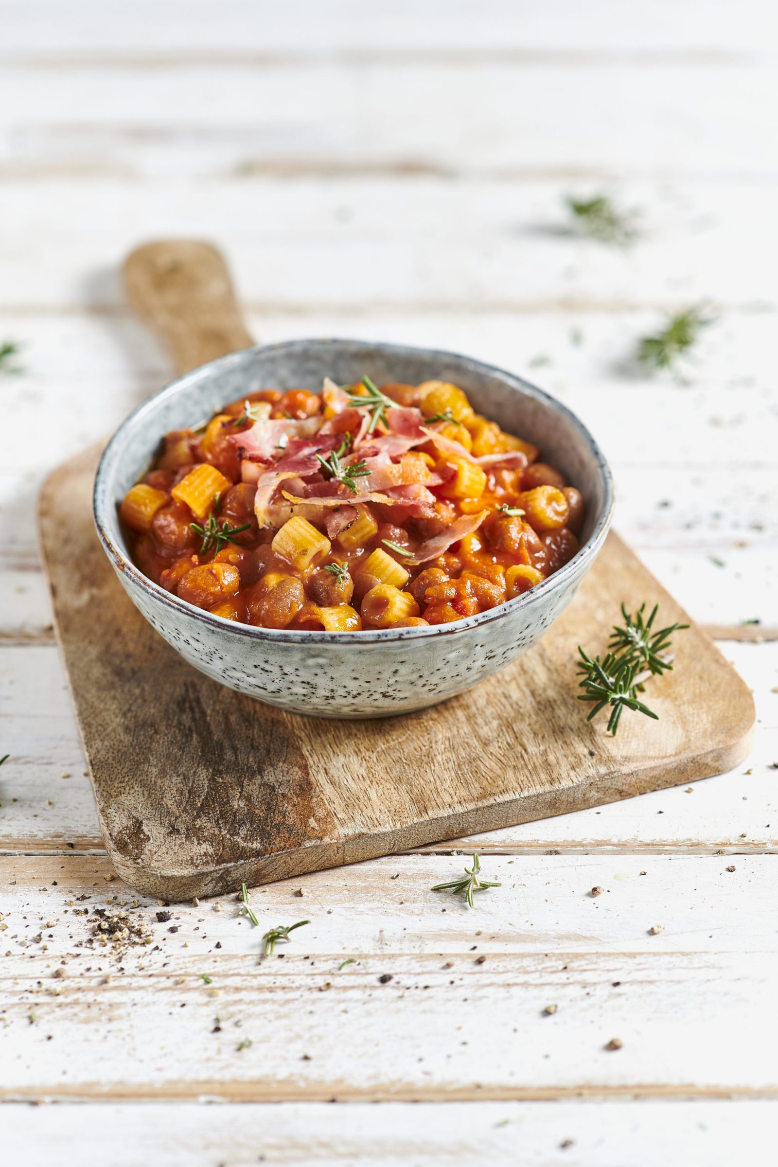 Pasta e fagioli con speck croccante