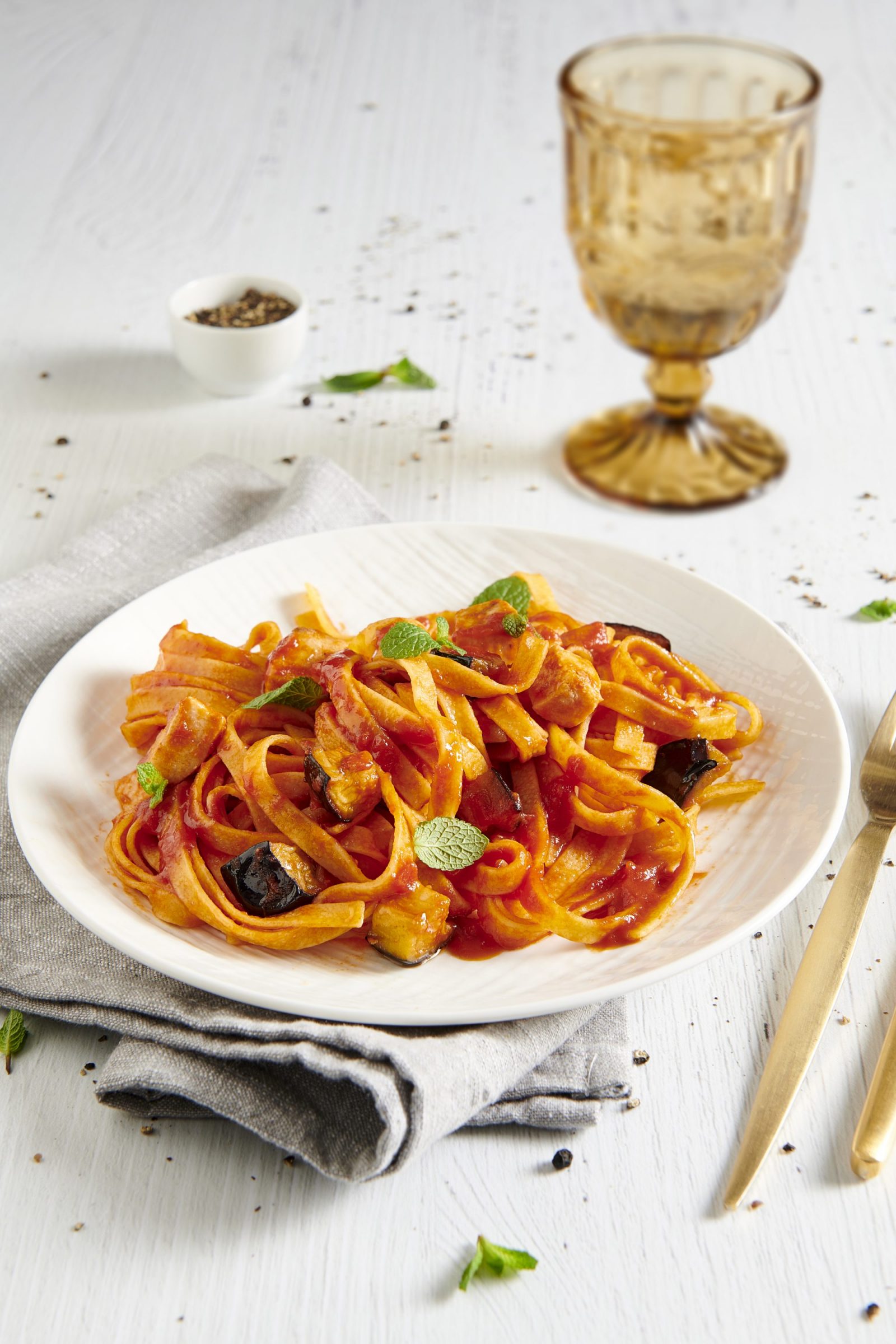 Tagliatelle con melanzane pesce spada e salsa