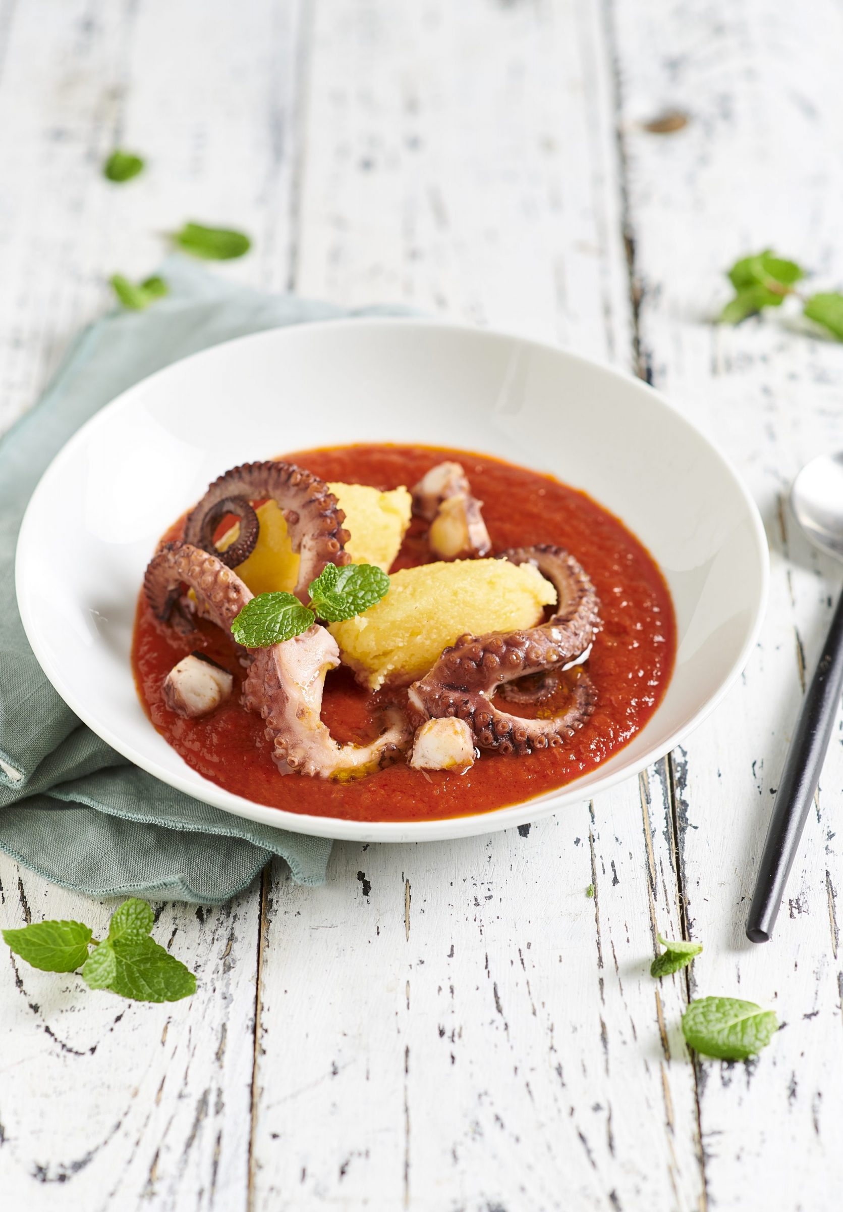 Zuppetta di pomodoro, polenta e polpo alla piastra