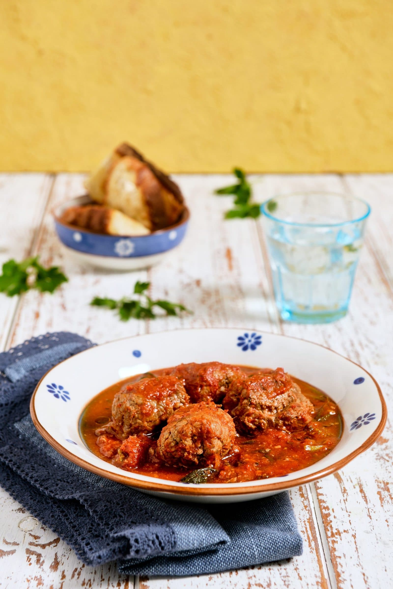 Braciole al sugo con contorno di cime di rapa