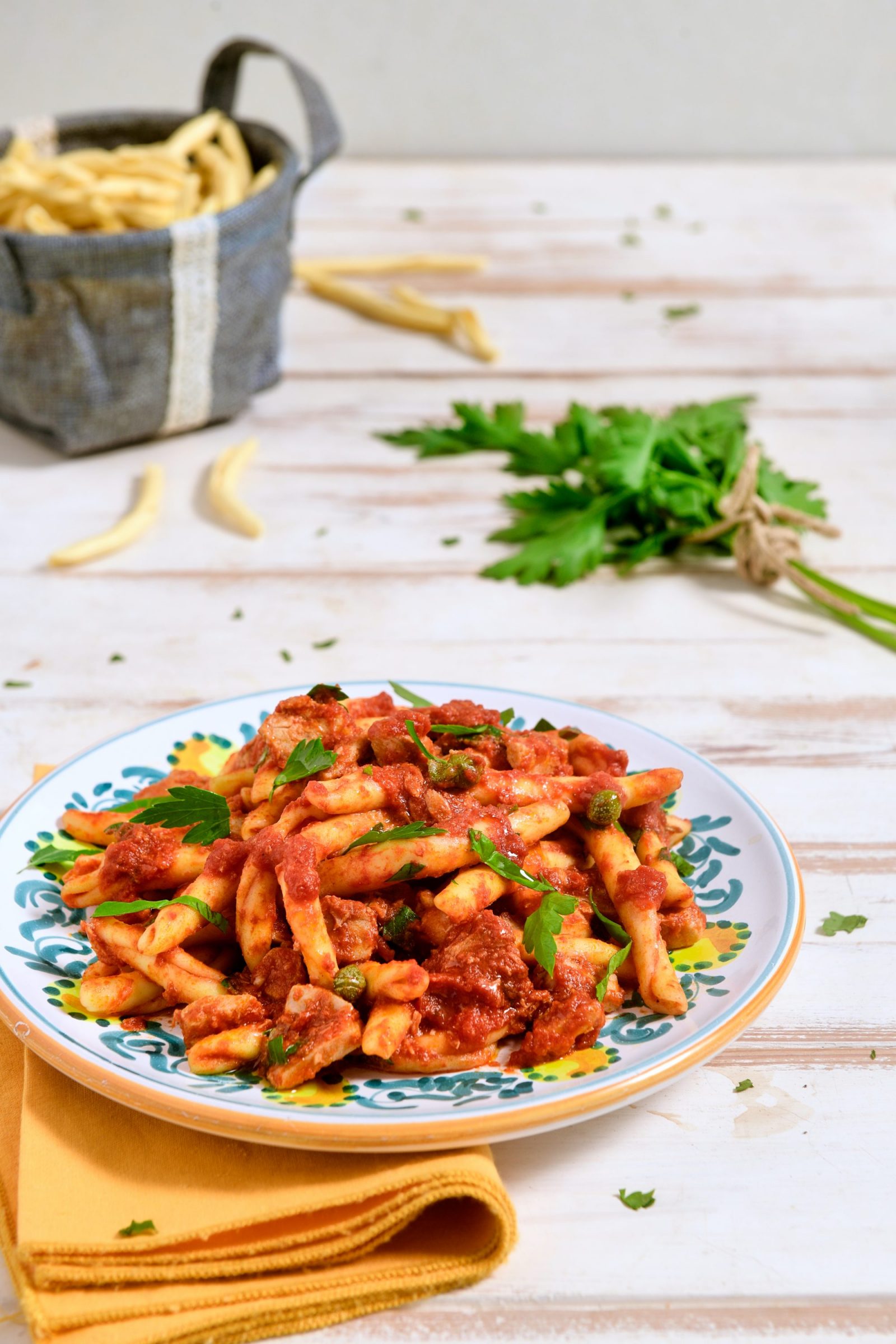 Busiate siciliane al ragù di tonno
