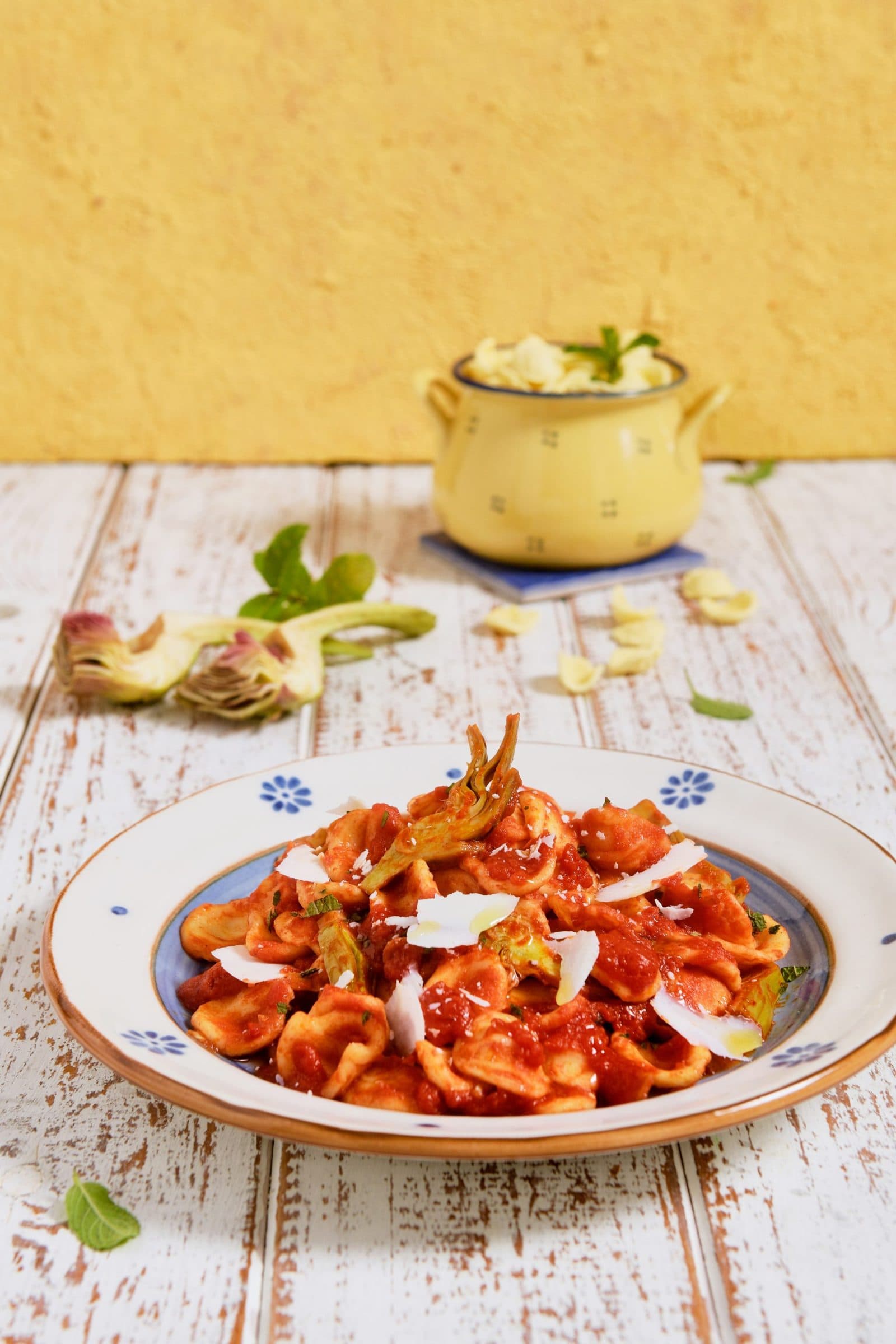 Orecchiette con pomodoro carciofi e cacioricotta