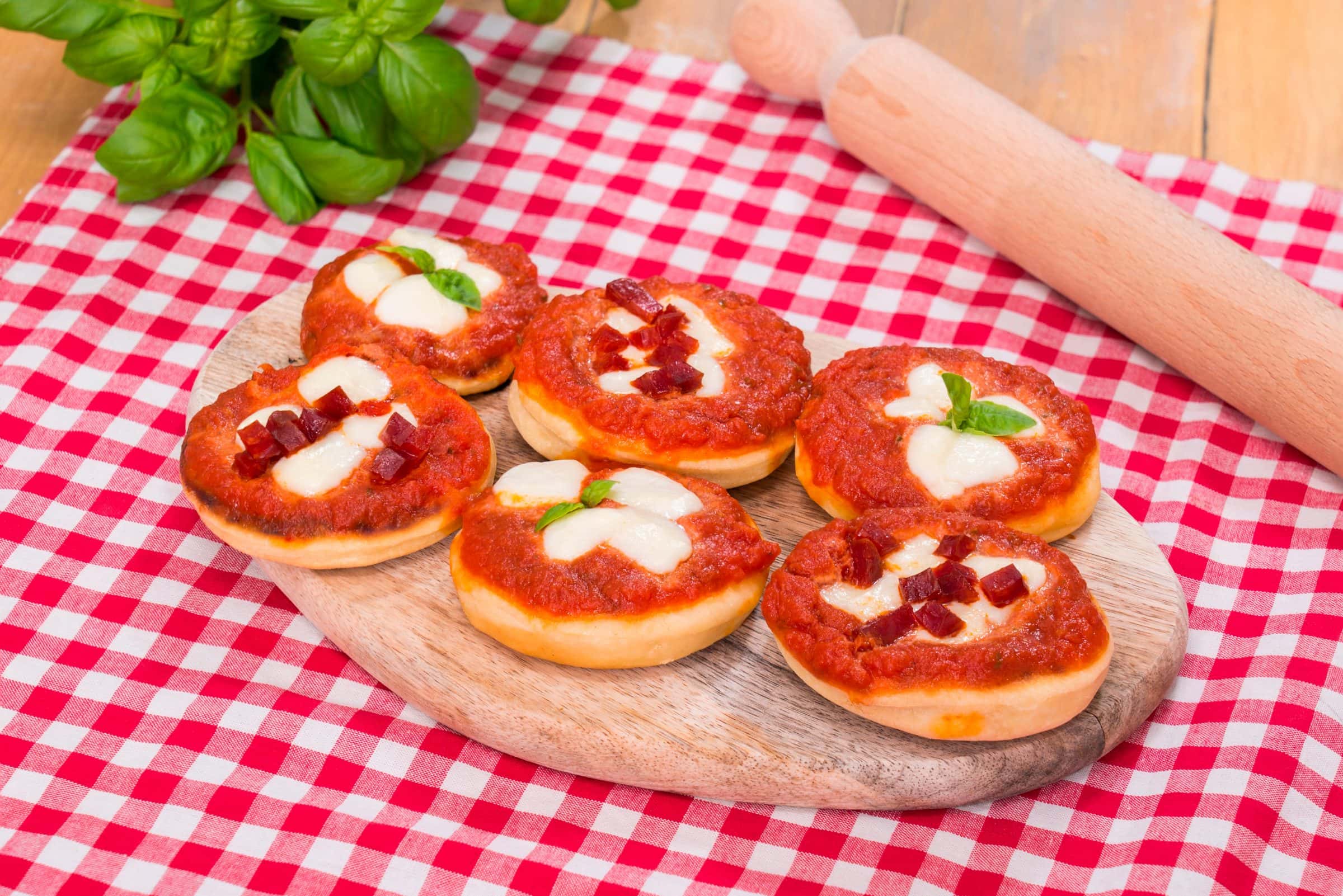 Pizzette in padella con salsa pronta classica