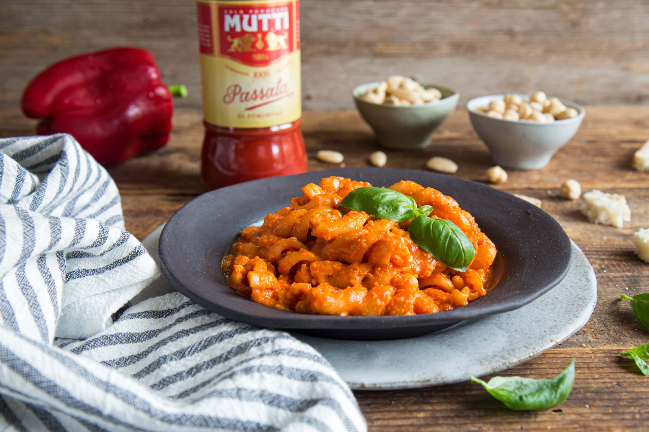 Pasta con Salsa Romesco