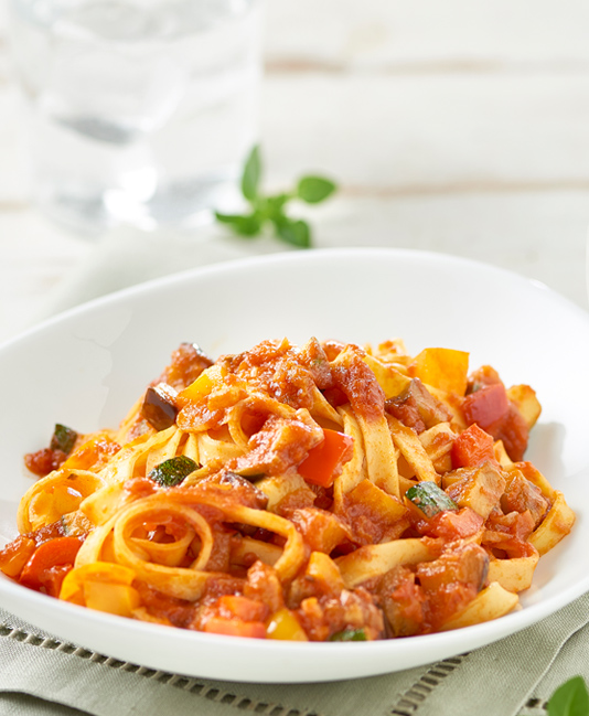 Tagliatelle vihannesragulla