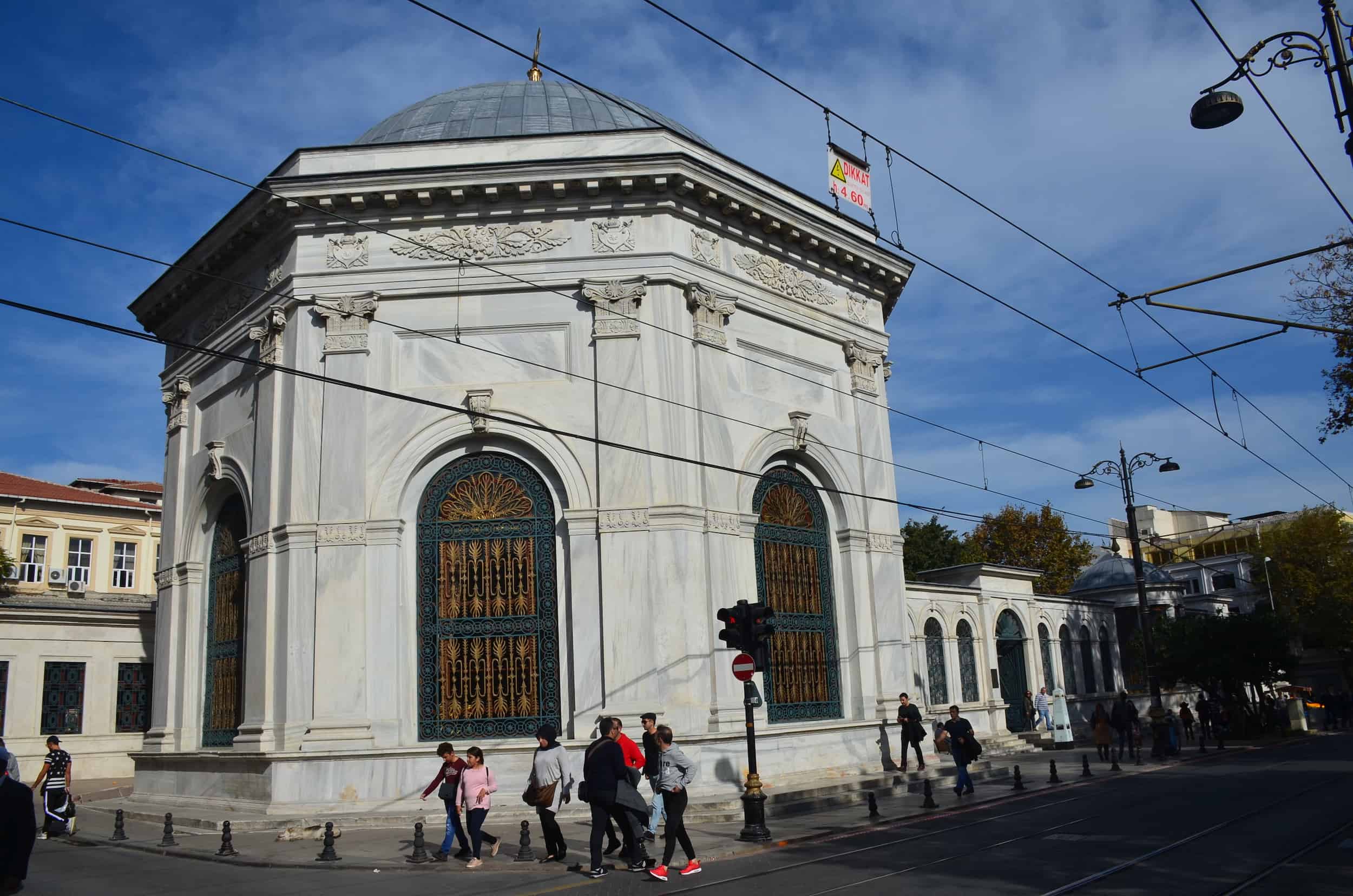 Tomb of Mahmud II: Resting Place of 3 Ottoman Sultans in Istanbul