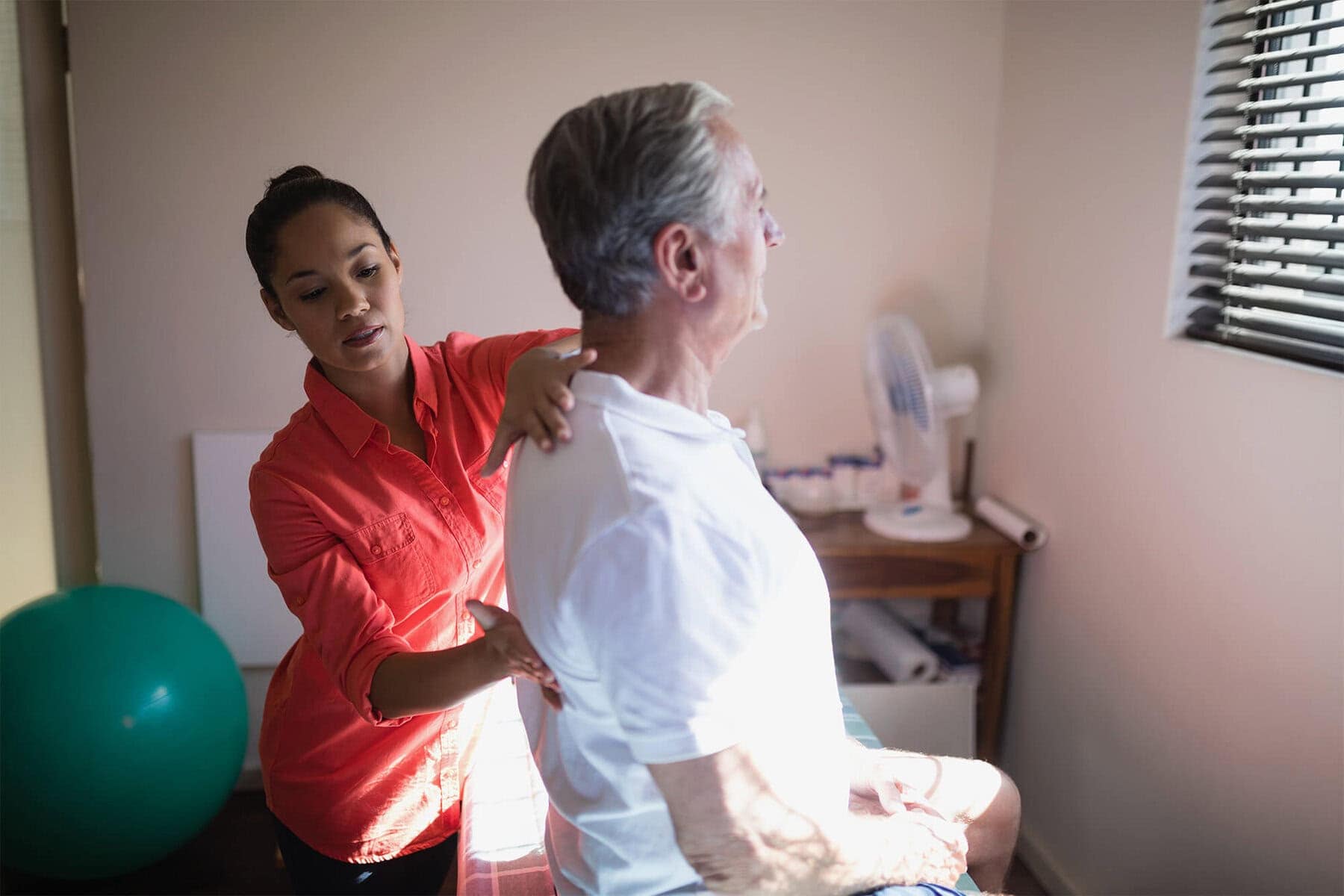 Spinal joint manipulation for pain treatment