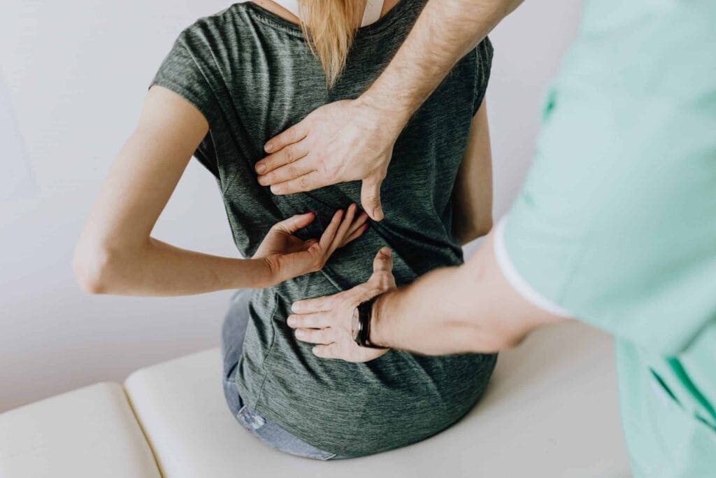 Back pain treatment by chiropractor