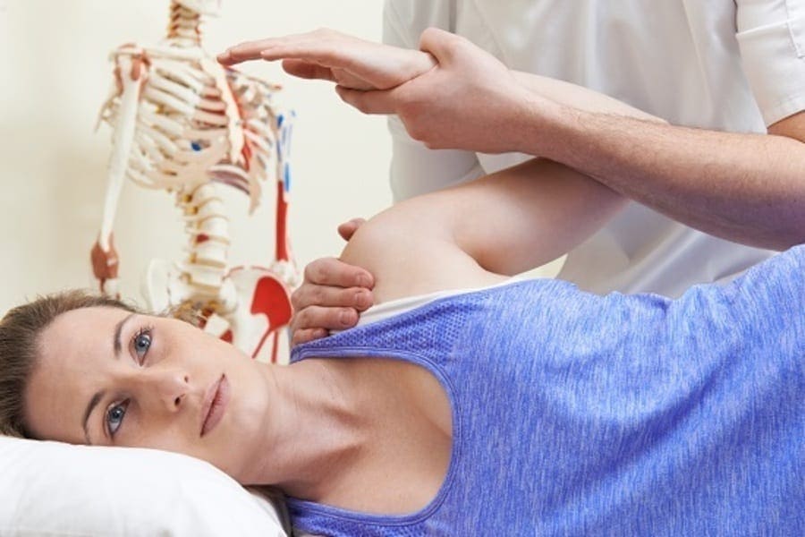 Chiropractors vs Physiotherapists