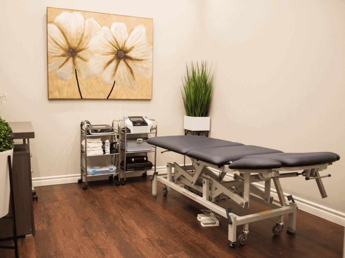physiotherapy treatment room at pillars of wellness in burlington