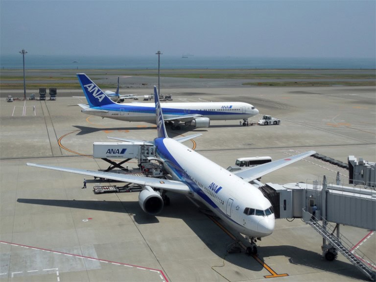 羽田空港ANA機