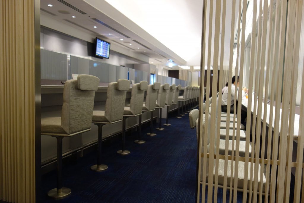 早朝の那覇空港ANAラウンジ