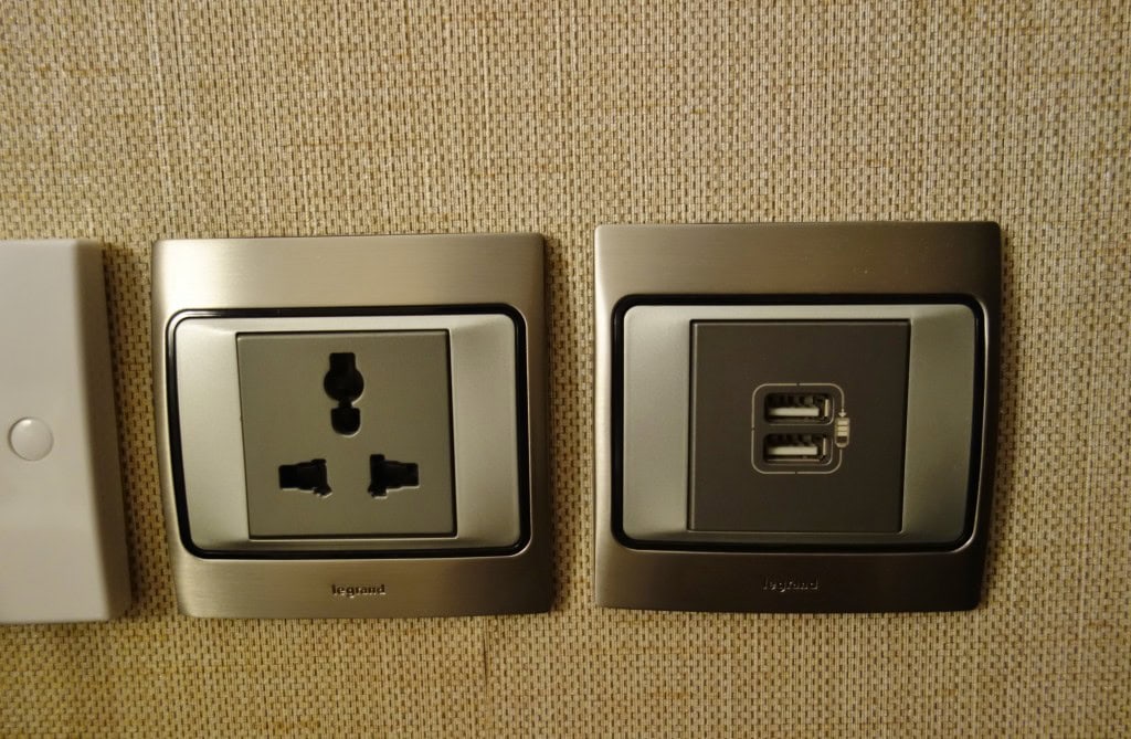 ユニバーサル電源