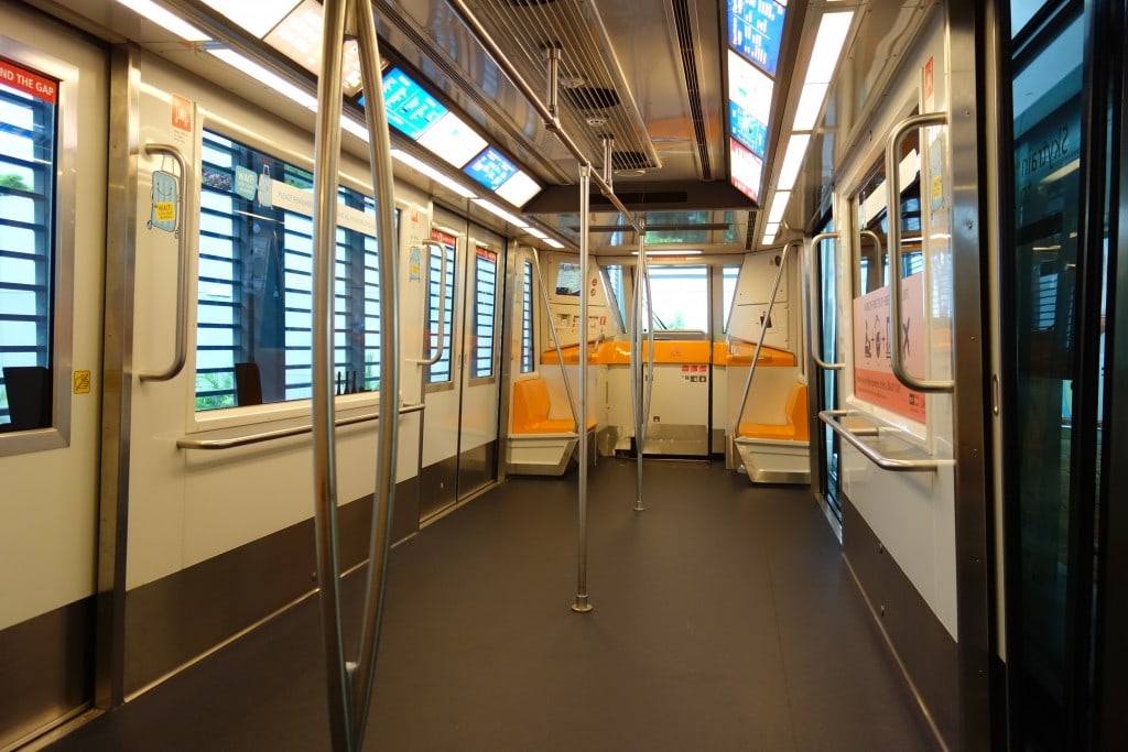 スカイトレイン車内