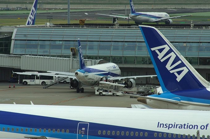那覇空港のANA機