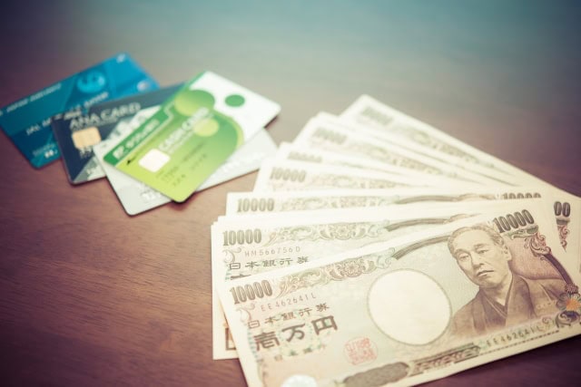 クレジットカードでお金を稼ぐ