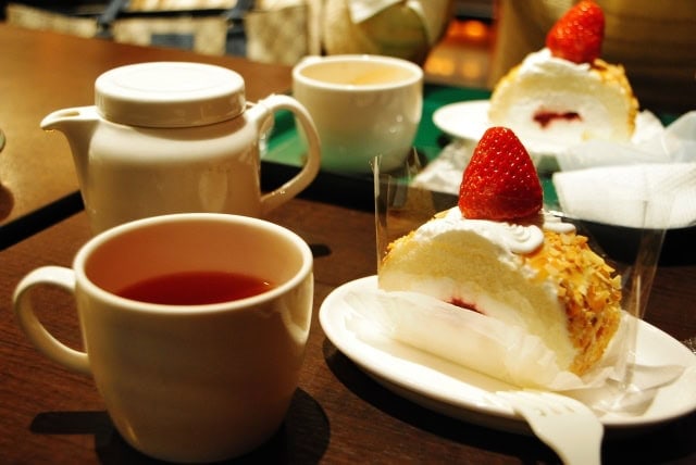 外食モニターでケーキと紅茶を頂く
