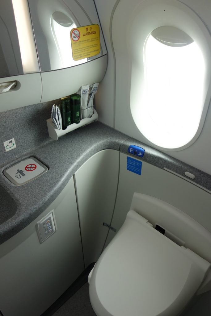 B787-9トイレ