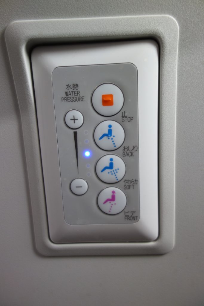 ANA　機内トイレ　ウォシュレット
