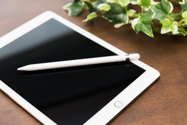 机に置かれたiPad