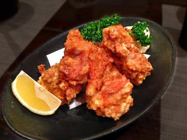 できたてアツアツの鶏の唐揚げ