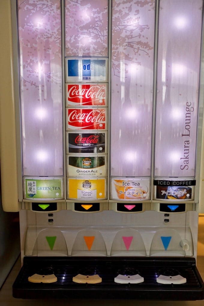 サクララウンジ　ジュースサーバー