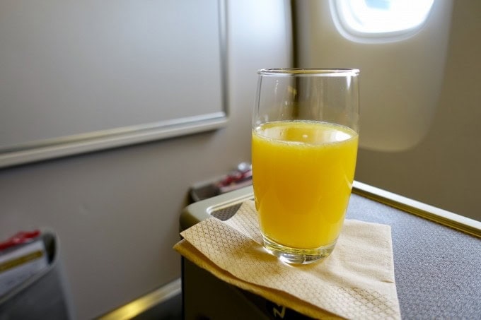 キャセイパシフィック航空ビジネスクラス　ウェルカムドリンク