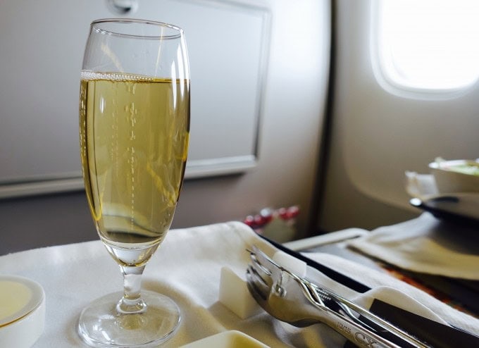 キャセイパシフィック航空ビジネスクラス　シャンパン