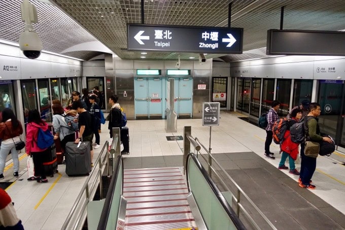 桃園メトロ　ホーム