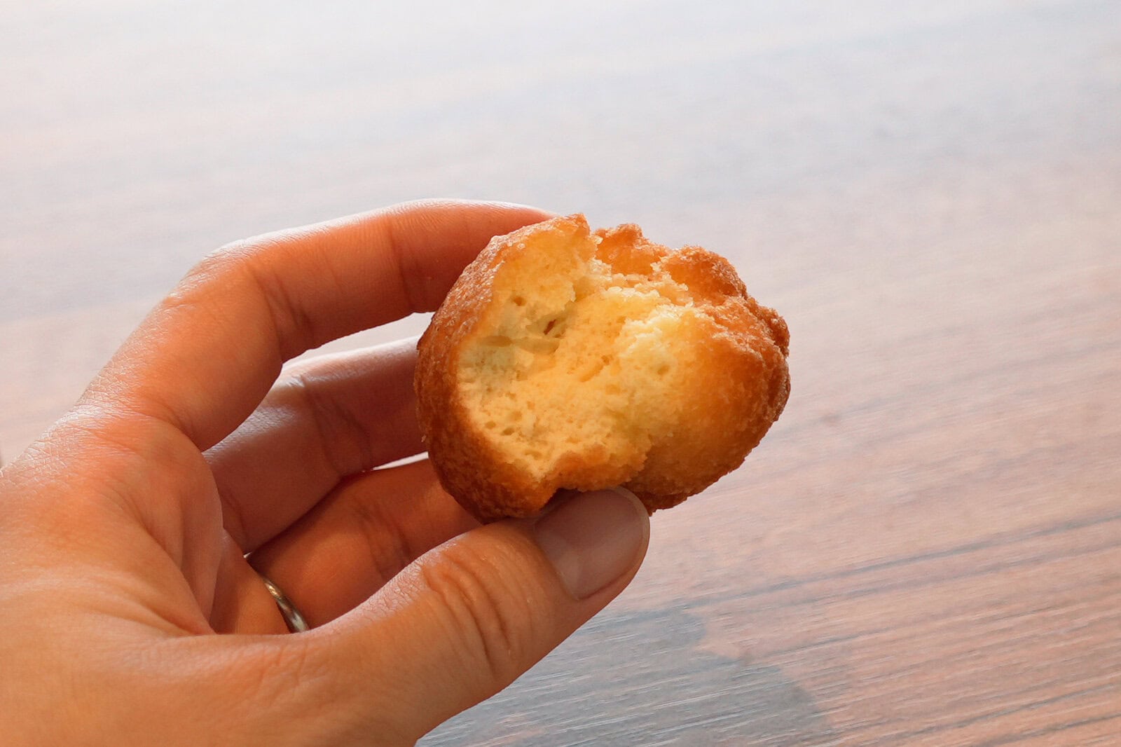 バナナ味の断面。軽やかでフルーティー