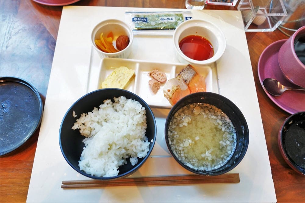 レストラン「ラヴァロック」で提供された和朝食