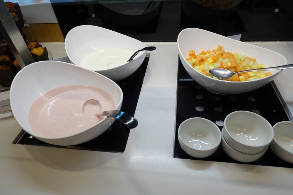 ルフトハンザ　ビジネスラウンジ　朝食コーナー