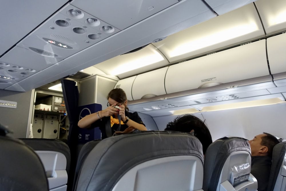 ルフトハンザドイツ航空　セイフティーデモンストレーション