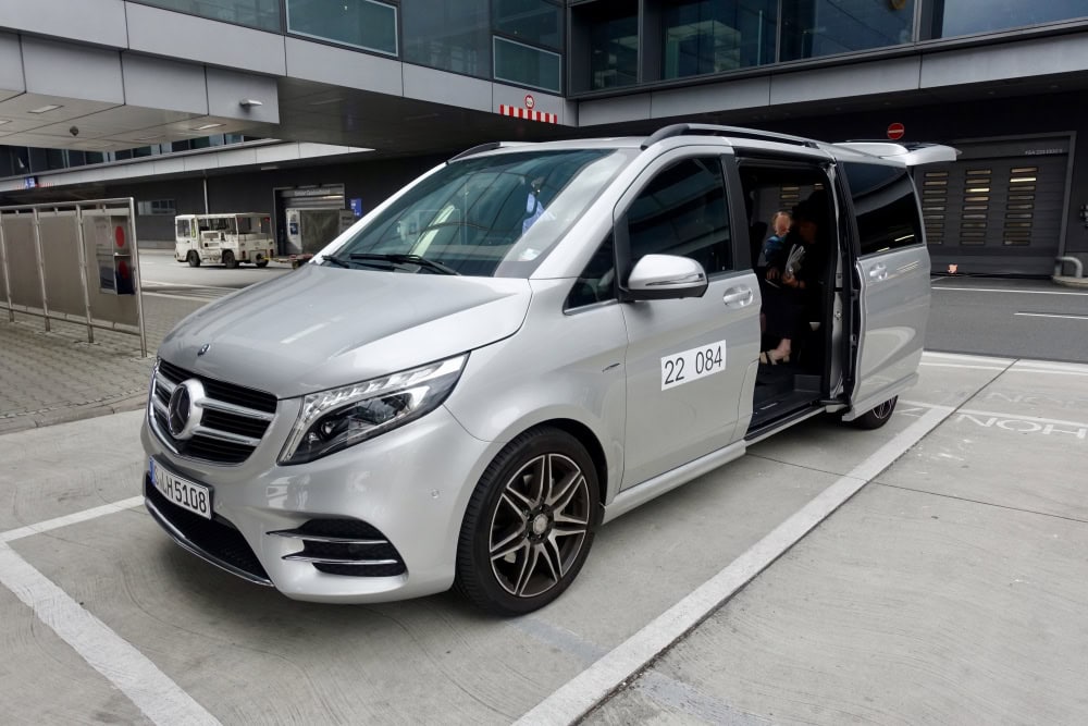 フランクフルト国際空港　ルフトハンザ　ファーストクラス専用送迎車