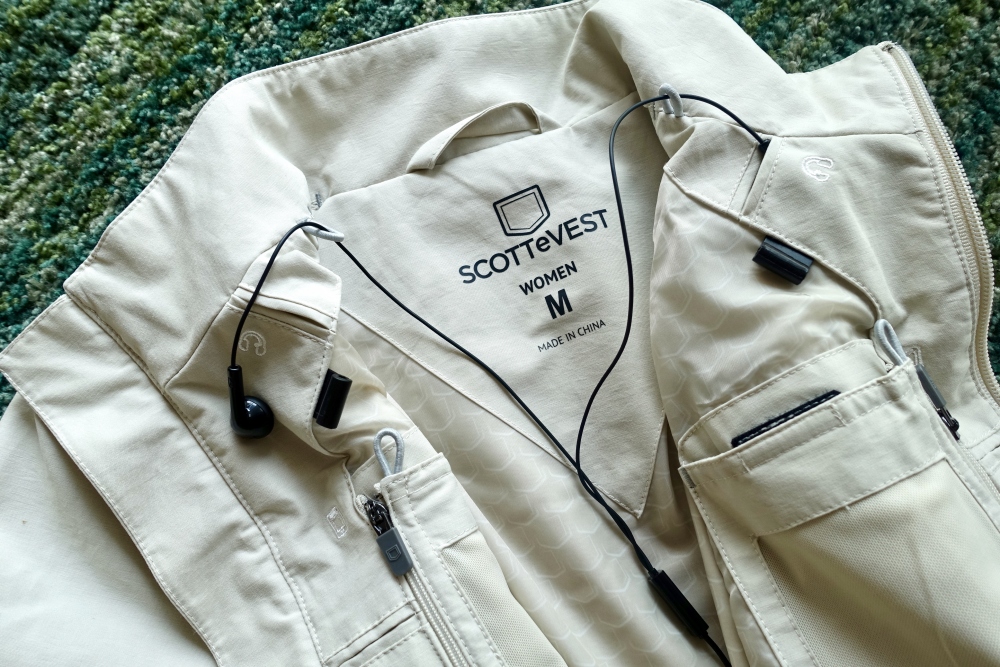 scottevest イヤホンホルダー