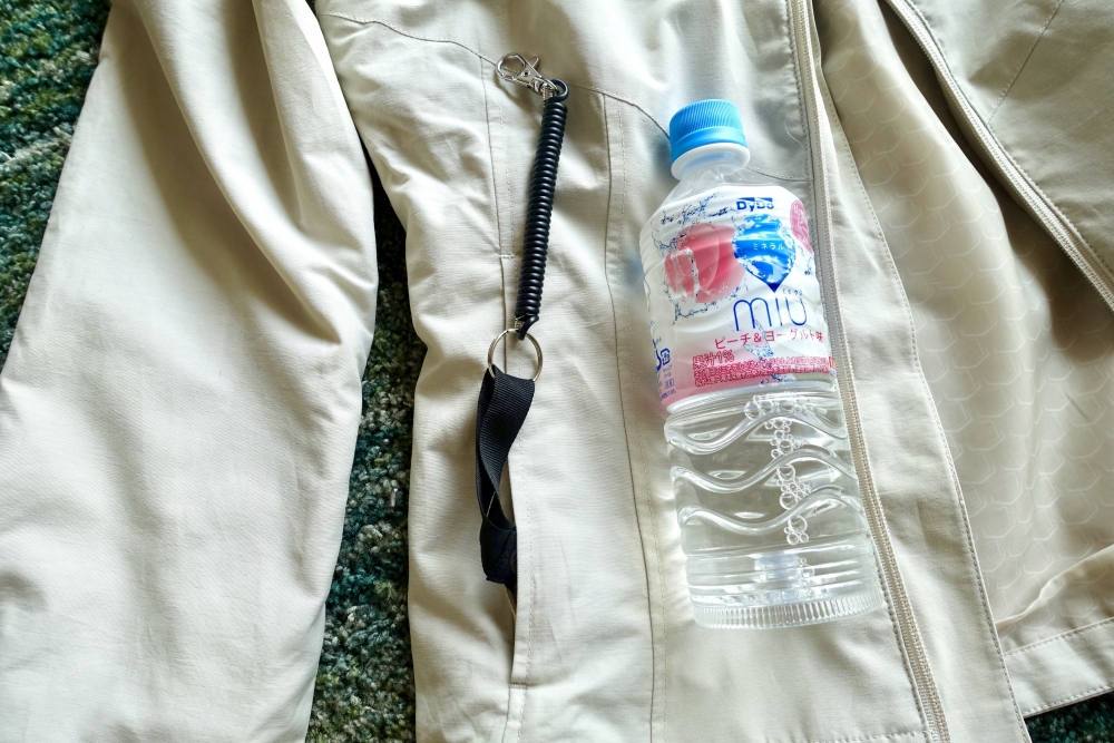 scottevest 右ポケットはキーチェーンとペットボトル入れ