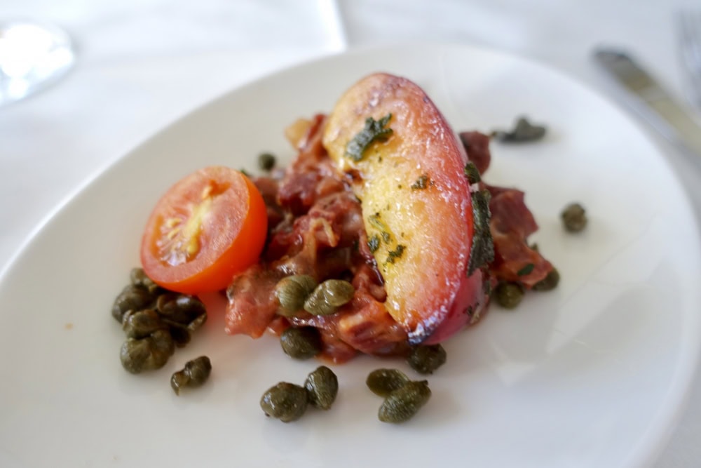 ルフトハンザ　ファーストクラス　機内食　牛肉のタルタル
