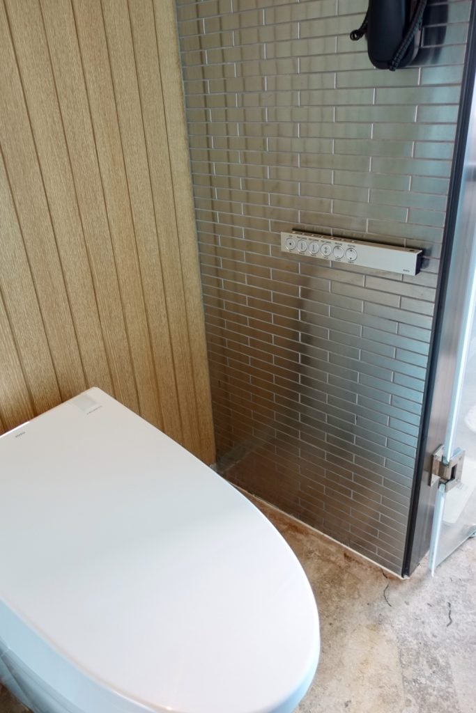 W上海 ワンダフルルーム　トイレはウォシュレット付き
