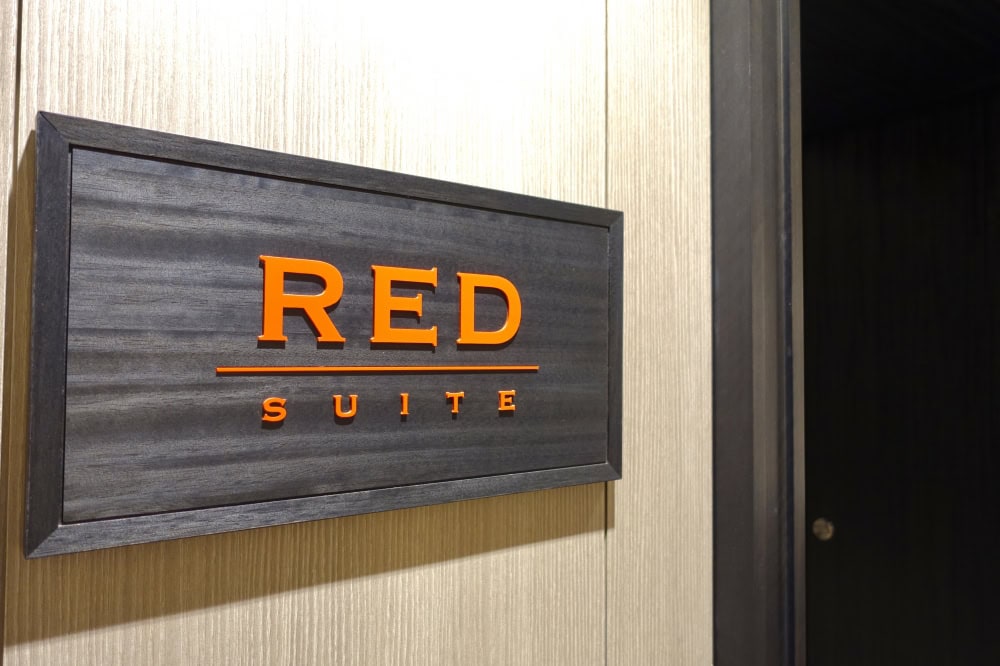 羽田空港国際線ターミナル　JALファーストクラスラウンジ　RED