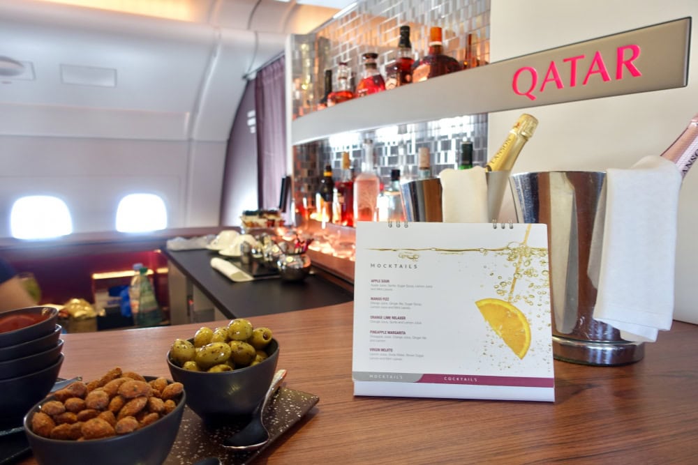 カタール航空A380のバーカウンターで注文できるドリンクメニュー