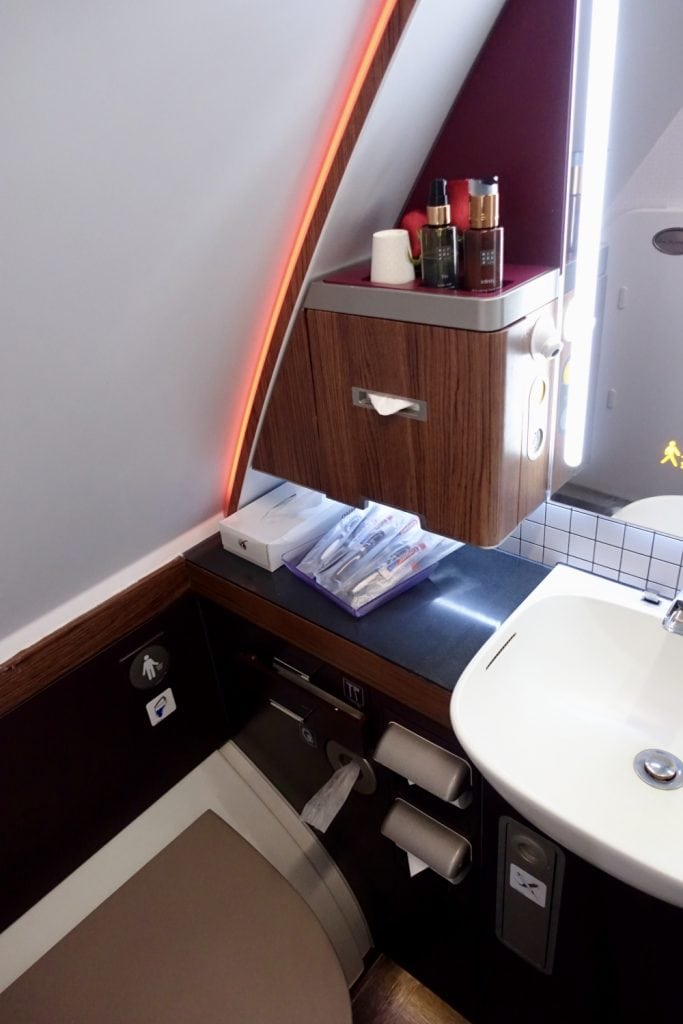 カタール航空A380ビジネスクラスのラバトリー