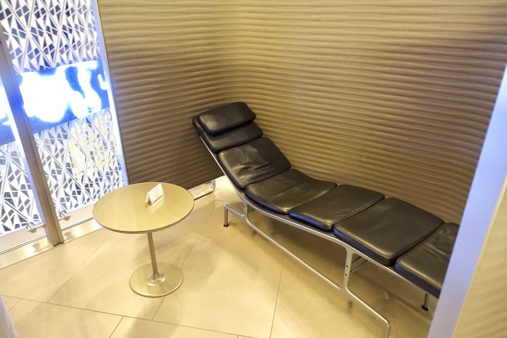 カタール航空ドーハ国際空港アルムルジャンビジネスラウンジ・仮眠ブースの中