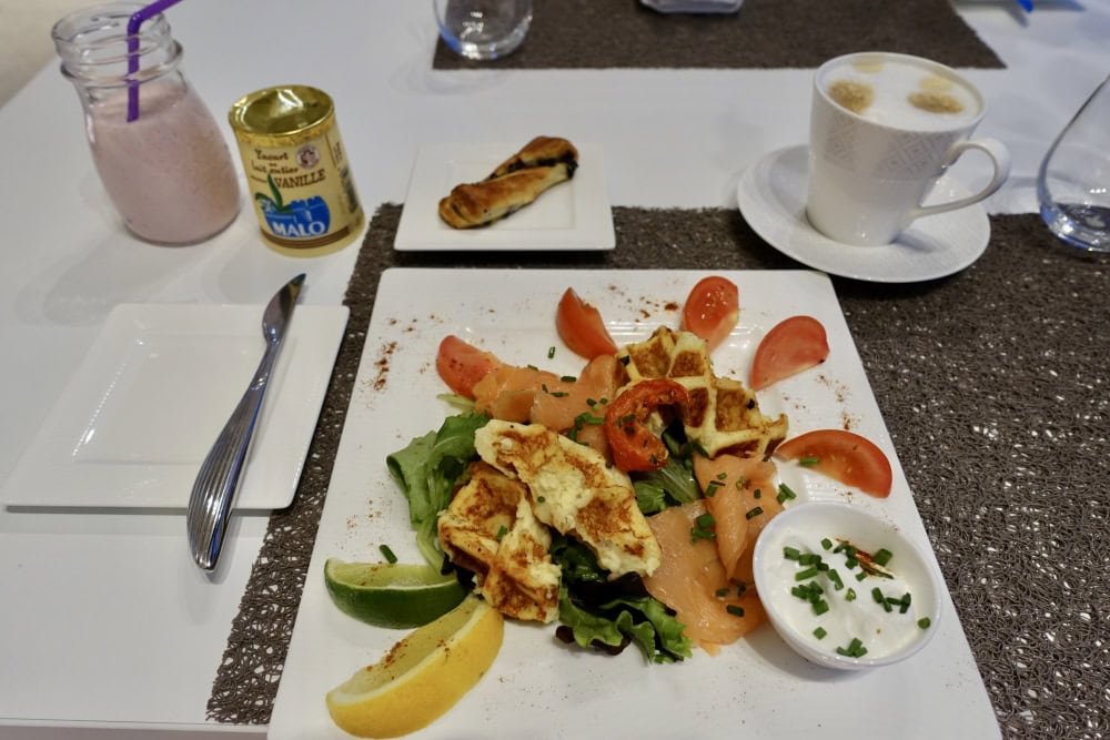 シャルル・ド・ゴール国際空港カタール航空プレミアムラウンジ・朝食・ポテトワッフル
