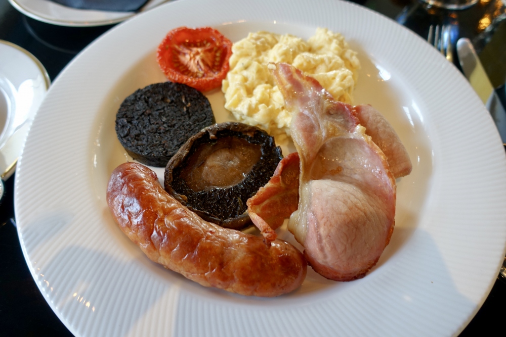 ロンドン・グレートノーザンホテル朝食会場：PLUM&SPILT MILKフル・イングリッシュ・ブレックファスト