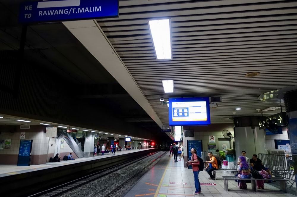 KTM Komuter4番ホーム