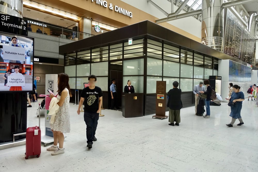 成田空港JALファストレーン