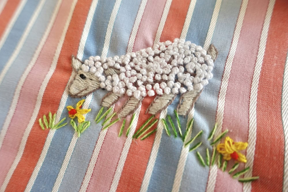 ニンクーンの刺繍羊