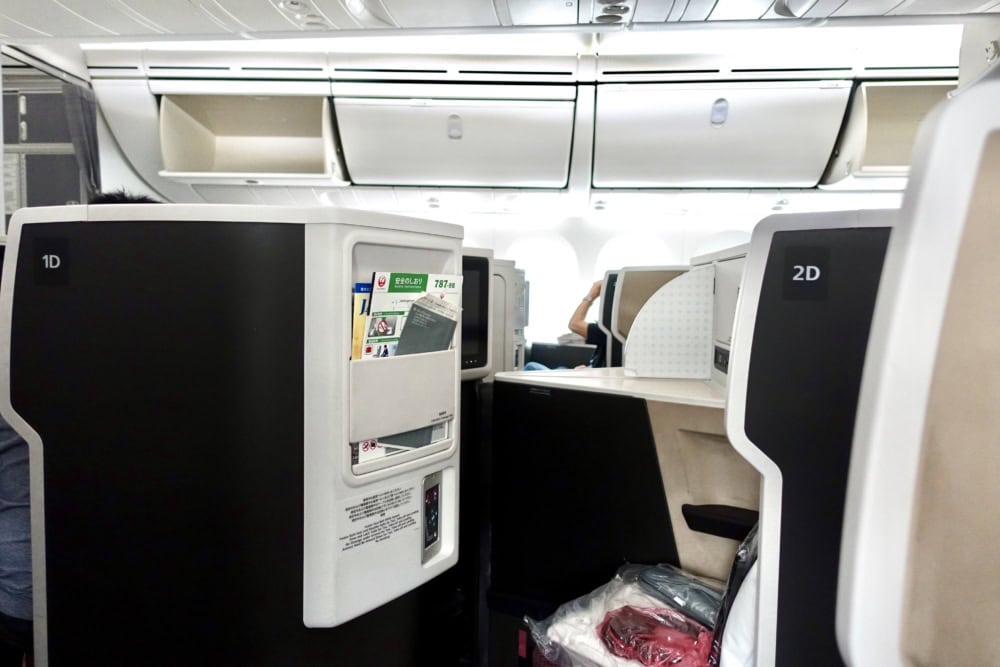 JAL SKY SUITEⅢ通路側から見た様子